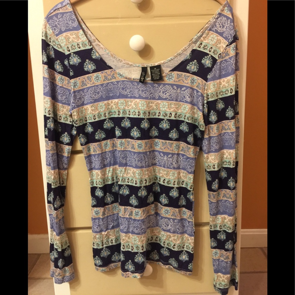 Scoop neck long sleeve lightweight
